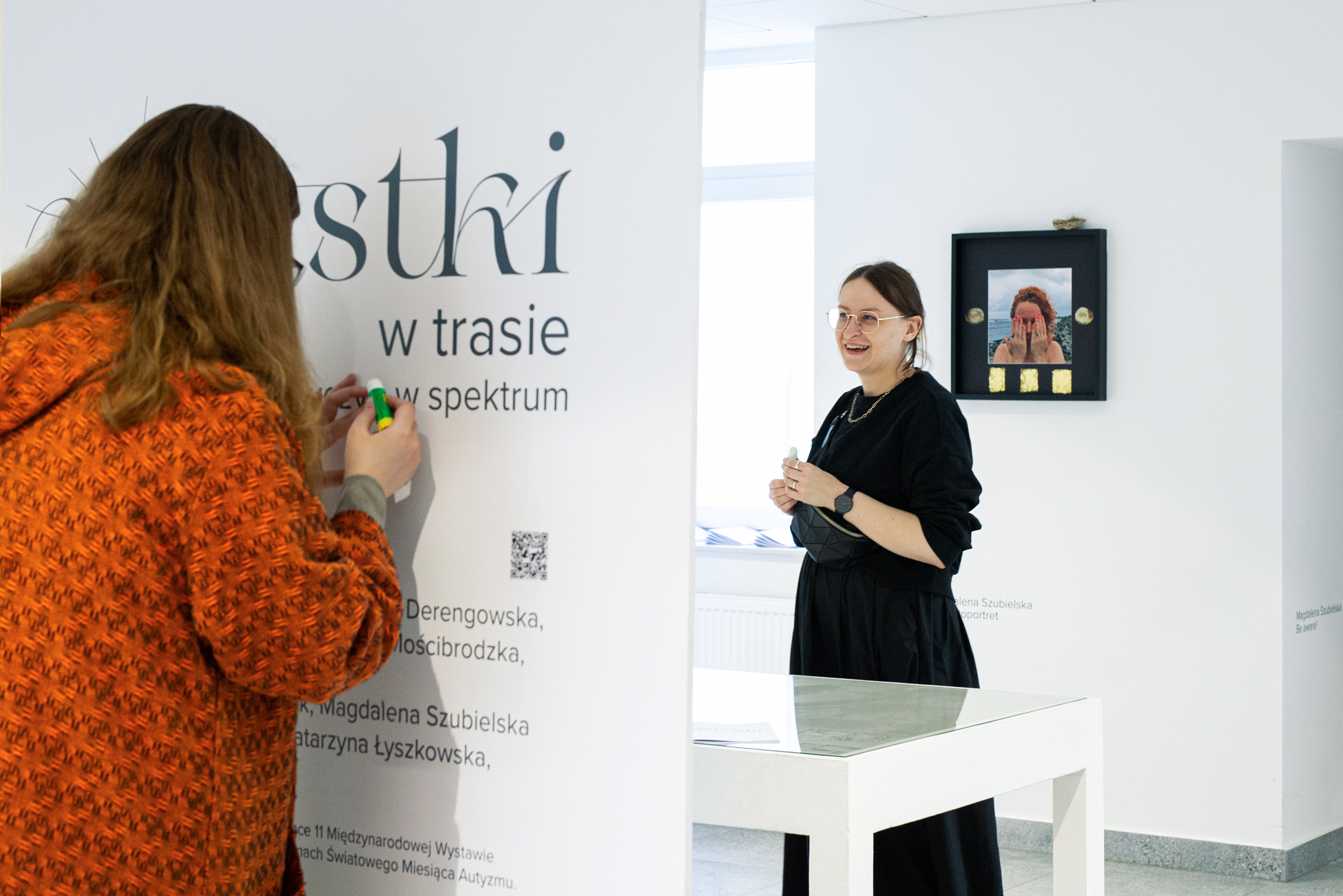 Kobiety biorące udział w wystawie A*tystki